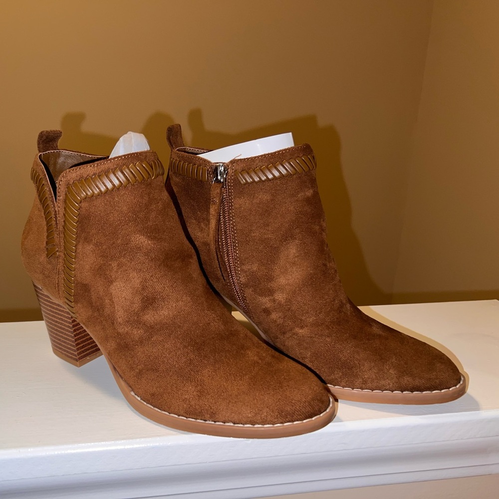 DV by Dolce Vita Jace Bootie Women’s 7.5 Tan Faux Suede Boots